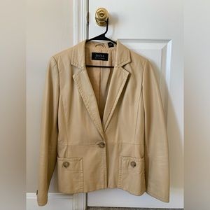 Size 6 Dana Buchman beautiful vintage leather jacket